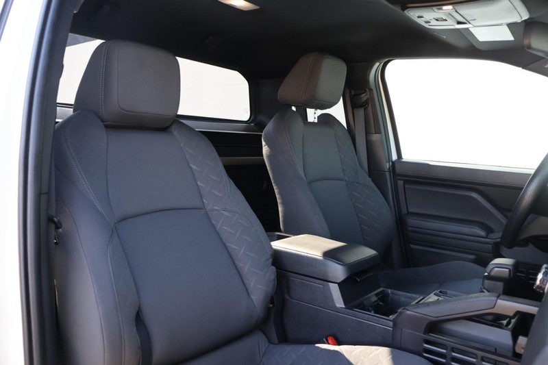 Toyota Tacoma 2WD Vehicle Full-screen Gallery Image 22