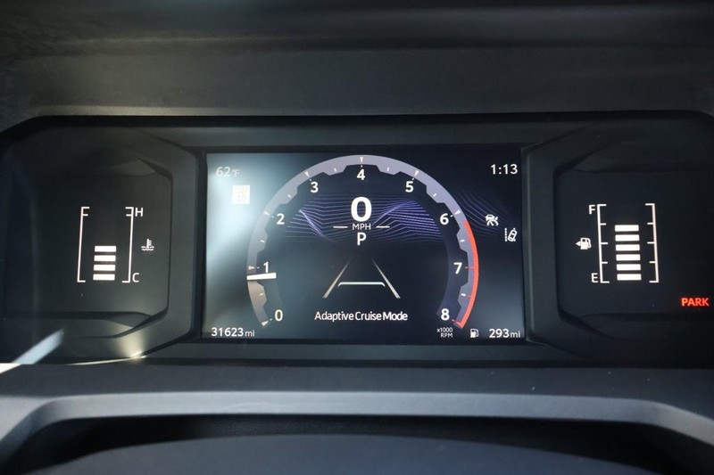 Toyota Tacoma 2WD Vehicle Full-screen Gallery Image 25