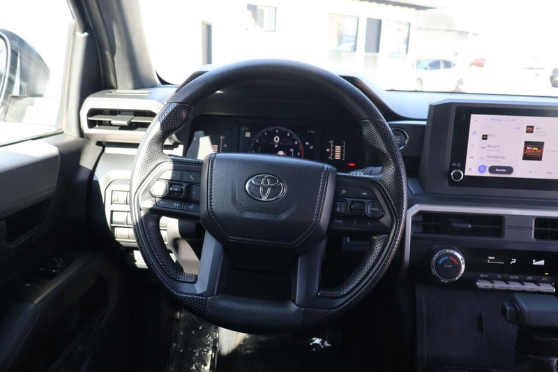Toyota Tacoma 2WD Vehicle Full-screen Gallery Image 26