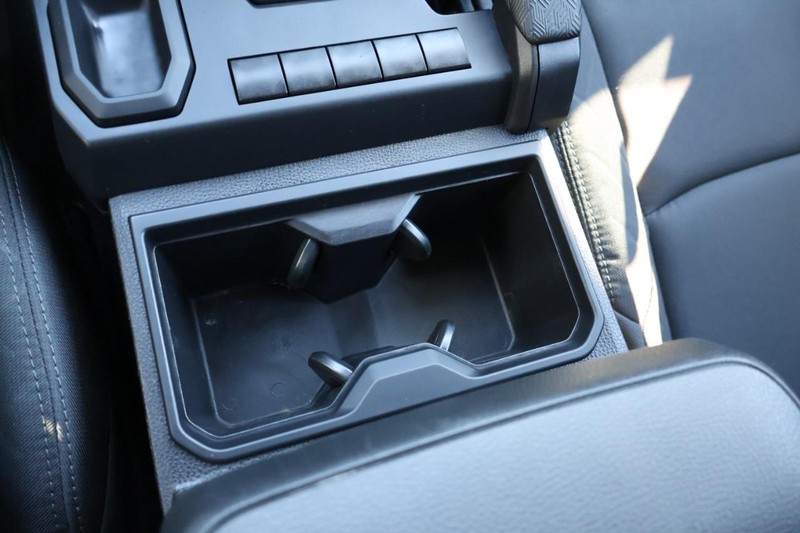 Toyota Tacoma 2WD Vehicle Full-screen Gallery Image 37