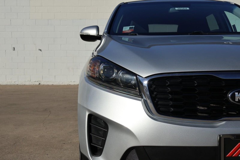 Kia Sorento Vehicle Full-screen Gallery Image 03