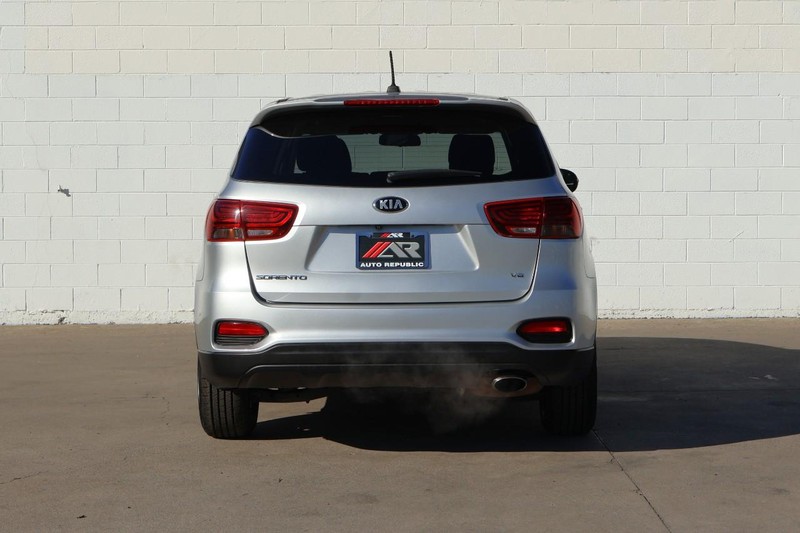 Kia Sorento Vehicle Full-screen Gallery Image 06