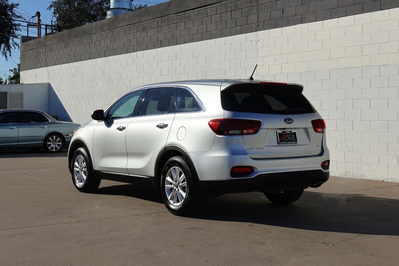 Kia Sorento Vehicle Full-screen Gallery Image 10