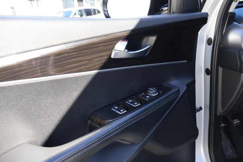 Kia Sorento Vehicle Full-screen Gallery Image 16