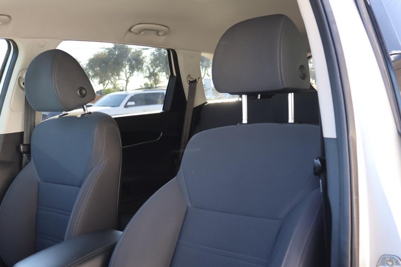 Kia Sorento Vehicle Full-screen Gallery Image 19