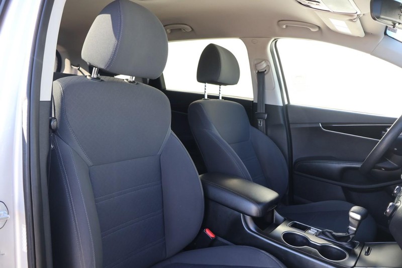 Kia Sorento Vehicle Full-screen Gallery Image 21