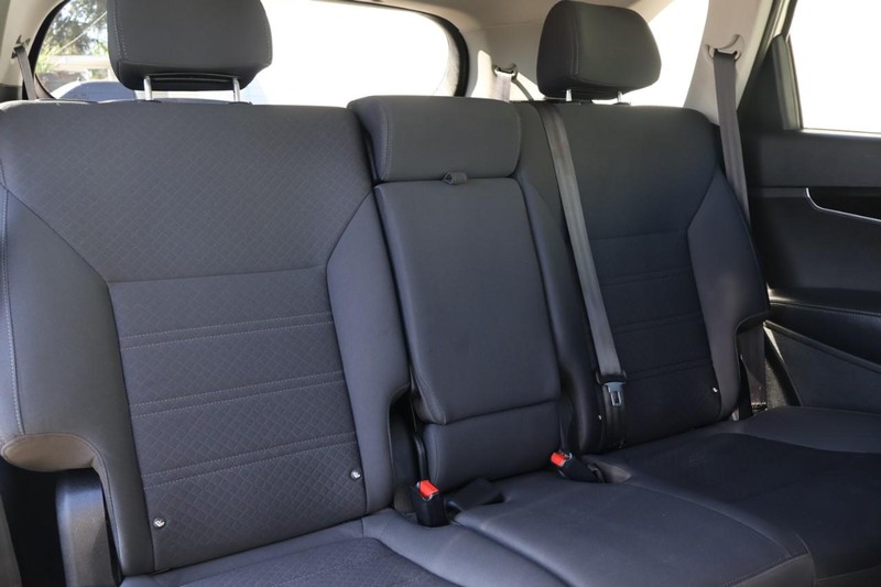 Kia Sorento Vehicle Full-screen Gallery Image 22