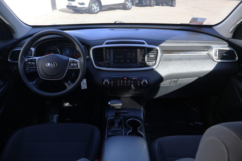 Kia Sorento Vehicle Full-screen Gallery Image 25