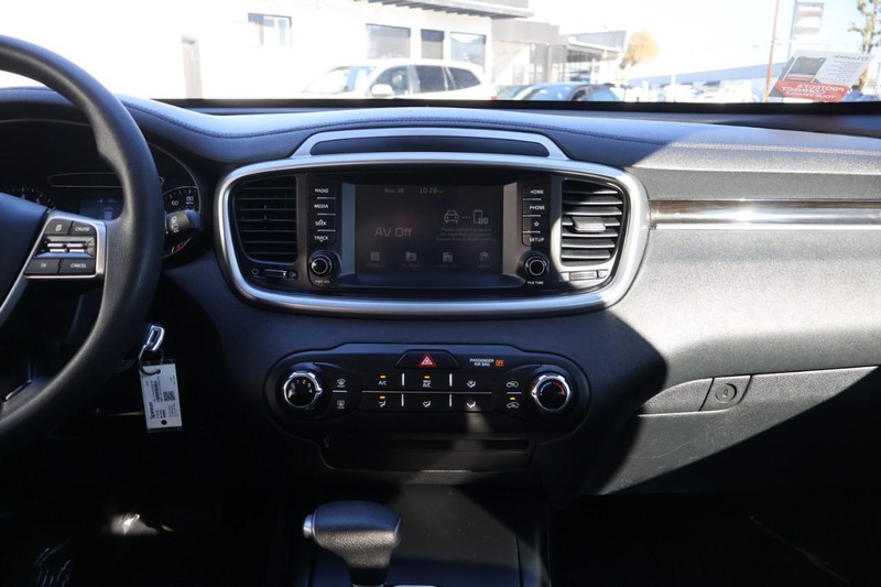 Kia Sorento Vehicle Full-screen Gallery Image 30