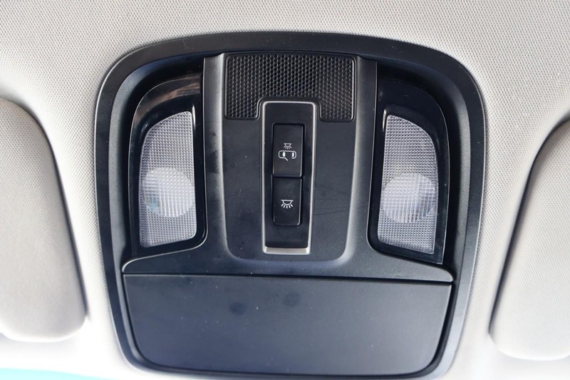 Kia Sorento Vehicle Full-screen Gallery Image 36