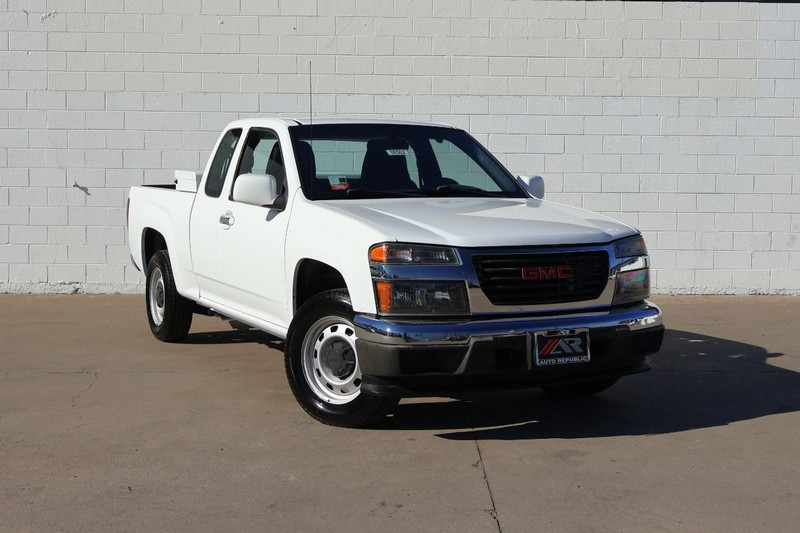 GMC Canyon Vehicle Full-screen Gallery Image 02
