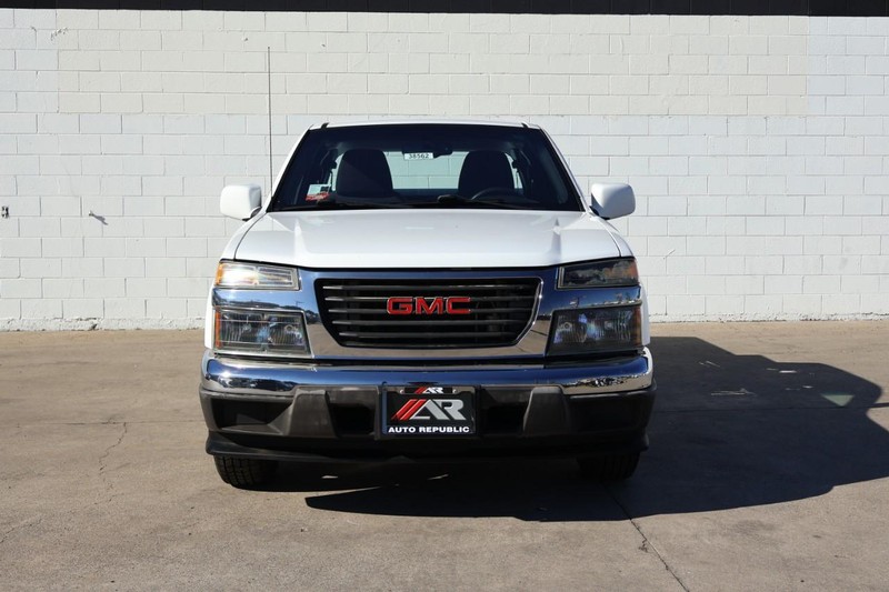 GMC Canyon Vehicle Full-screen Gallery Image 03