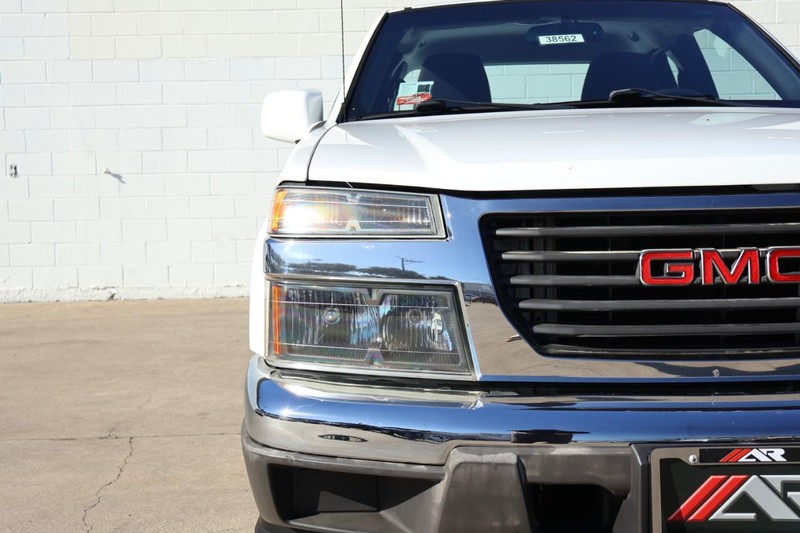 GMC Canyon Vehicle Full-screen Gallery Image 04