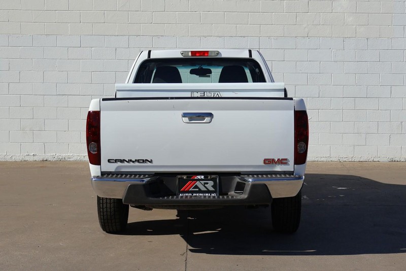 GMC Canyon Vehicle Full-screen Gallery Image 06