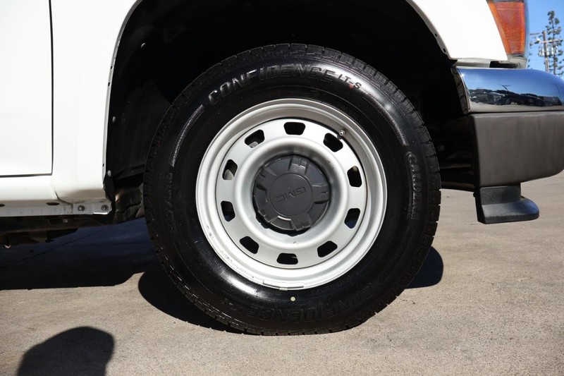 GMC Canyon Vehicle Full-screen Gallery Image 14