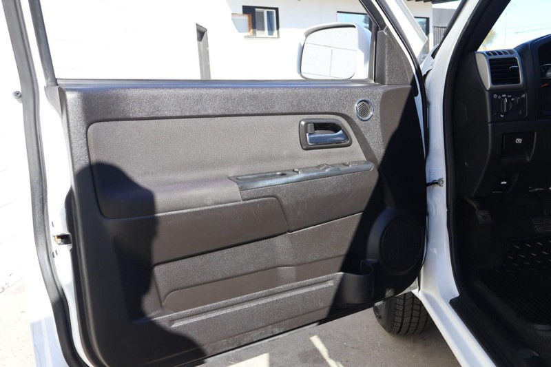 GMC Canyon Vehicle Full-screen Gallery Image 15