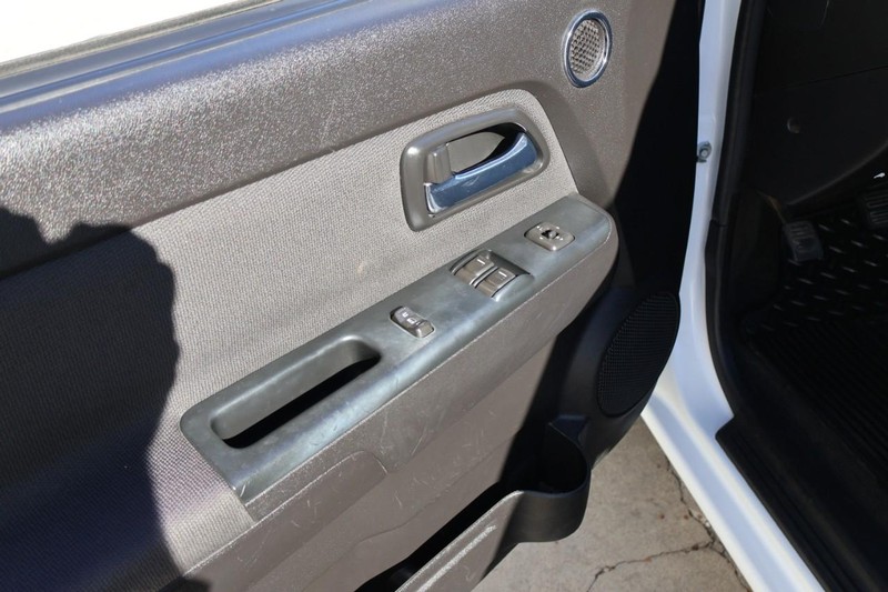 GMC Canyon Vehicle Full-screen Gallery Image 16