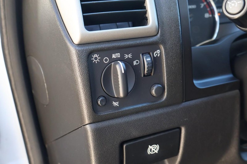 GMC Canyon Vehicle Full-screen Gallery Image 18