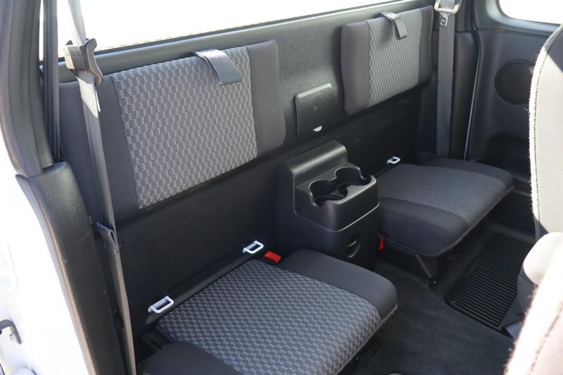 GMC Canyon Vehicle Full-screen Gallery Image 23