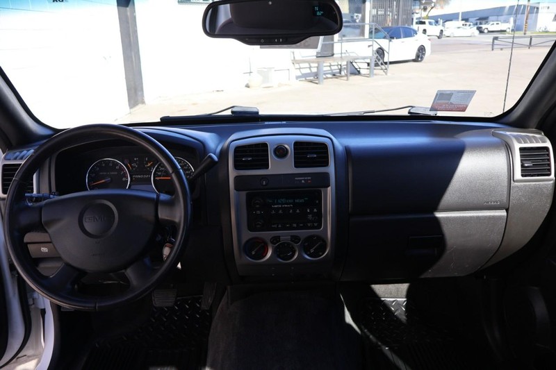 GMC Canyon Vehicle Full-screen Gallery Image 24