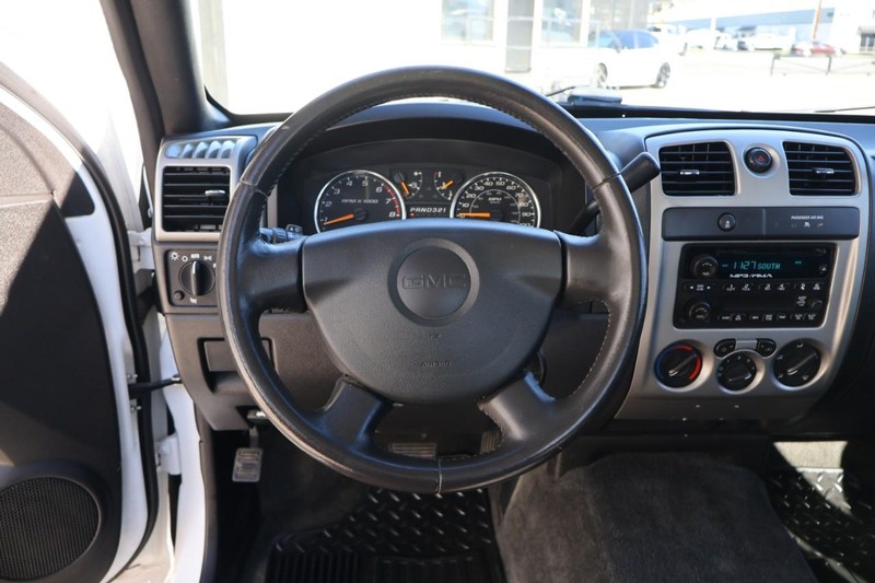 GMC Canyon Vehicle Full-screen Gallery Image 26