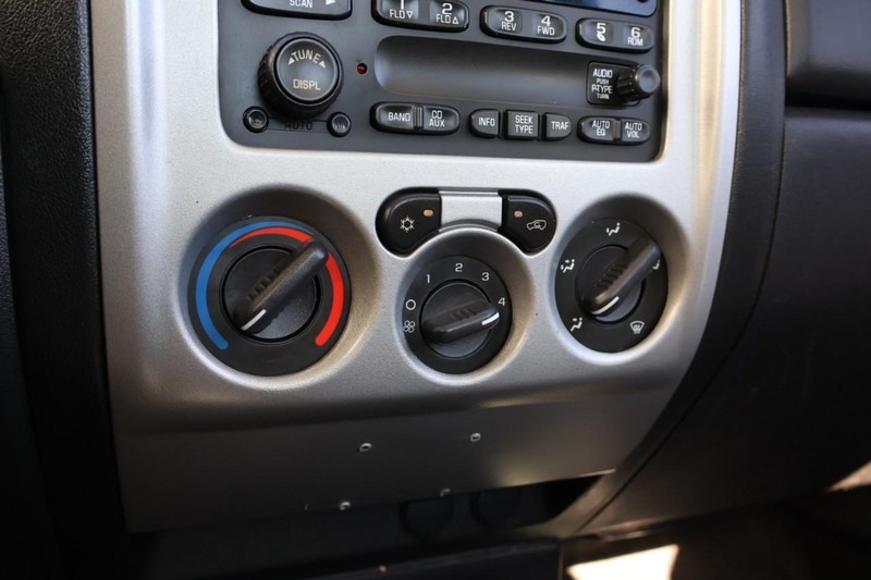 GMC Canyon Vehicle Full-screen Gallery Image 29