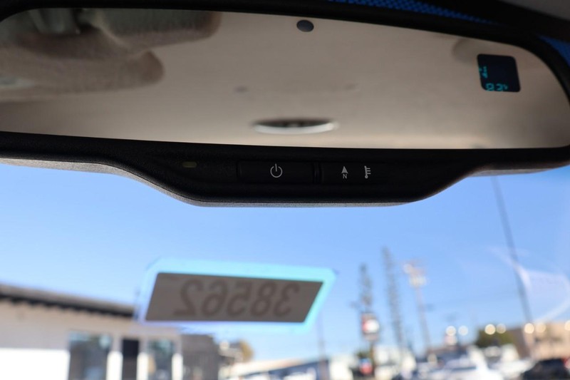 GMC Canyon Vehicle Full-screen Gallery Image 31