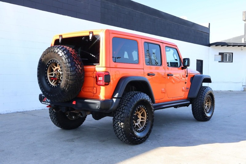 Jeep Wrangler Unlimited Vehicle Full-screen Gallery Image 05