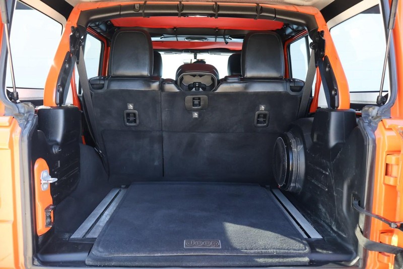 Jeep Wrangler Unlimited Vehicle Full-screen Gallery Image 10