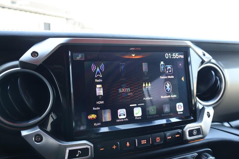 Jeep Wrangler Unlimited Vehicle Full-screen Gallery Image 36