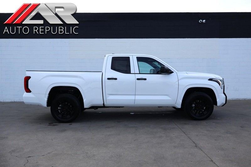 Toyota Tundra Vehicle Full-screen Gallery Image 01