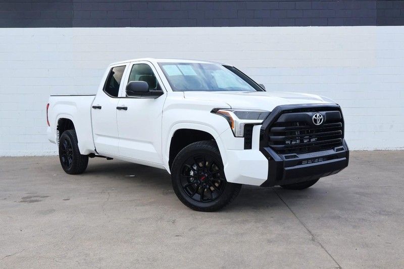 Toyota Tundra Vehicle Full-screen Gallery Image 02