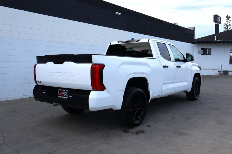 Toyota Tundra Vehicle Full-screen Gallery Image 05