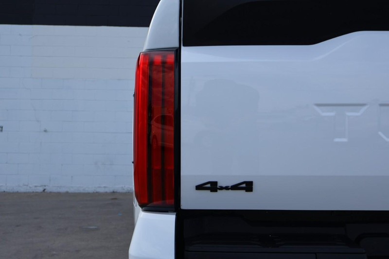 Toyota Tundra Vehicle Full-screen Gallery Image 07