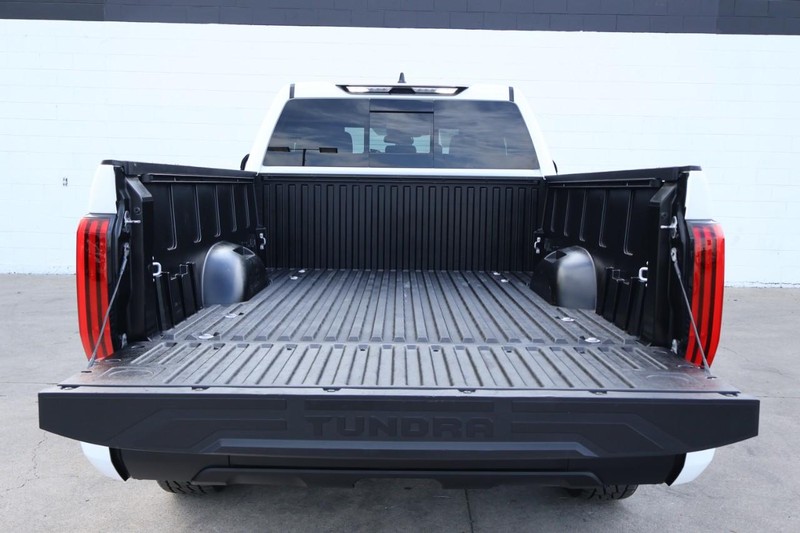 Toyota Tundra Vehicle Full-screen Gallery Image 09