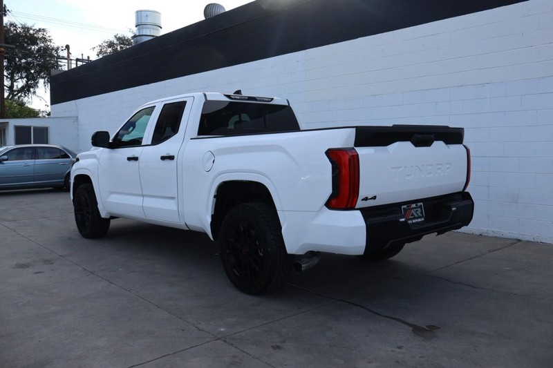 Toyota Tundra Vehicle Full-screen Gallery Image 11