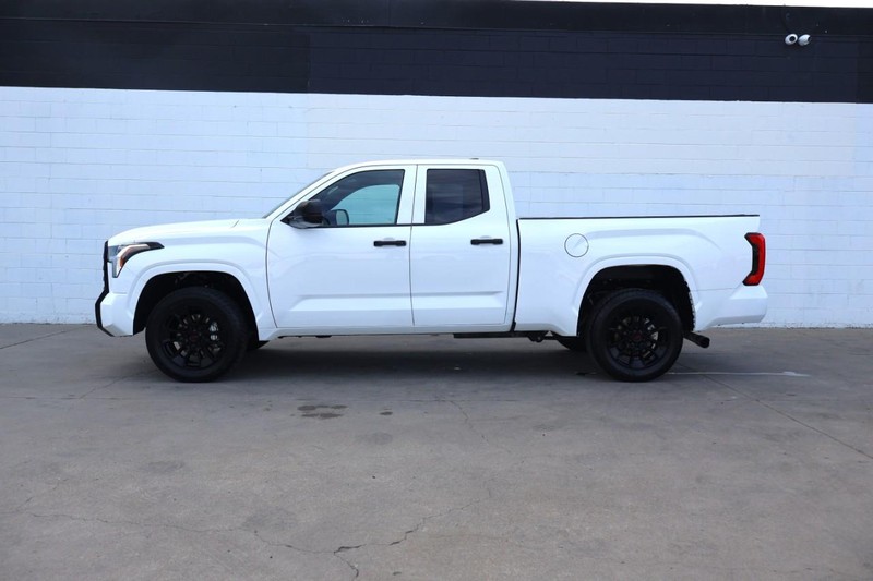 Toyota Tundra Vehicle Full-screen Gallery Image 12