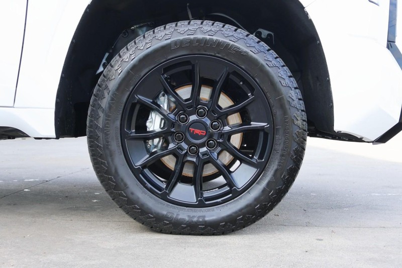 Toyota Tundra Vehicle Full-screen Gallery Image 15