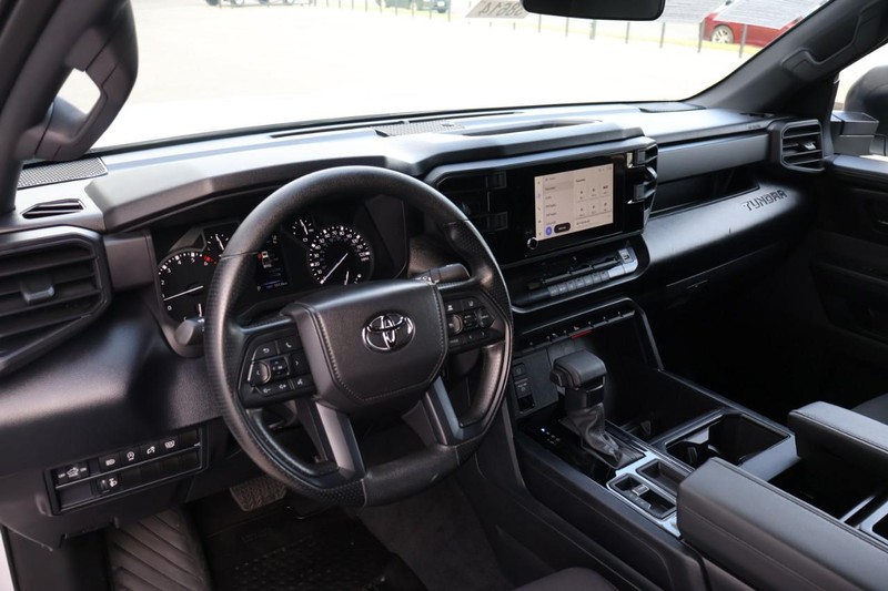 Toyota Tundra Vehicle Full-screen Gallery Image 18