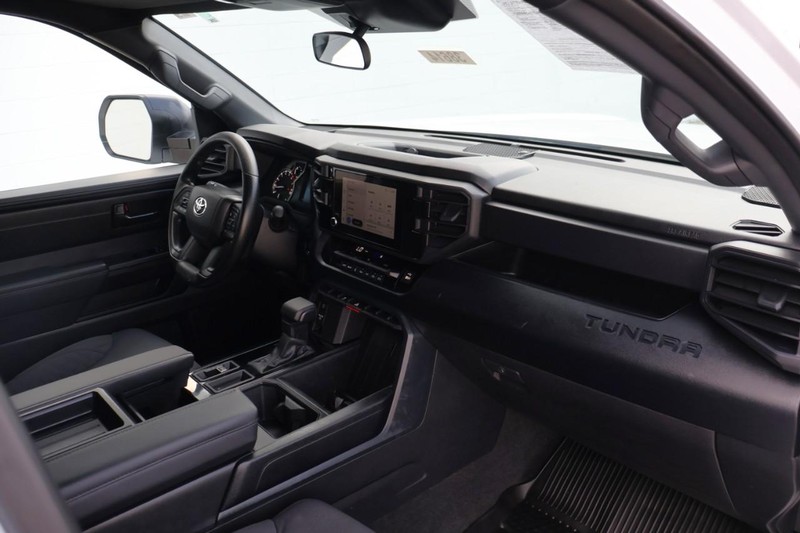 Toyota Tundra Vehicle Full-screen Gallery Image 22