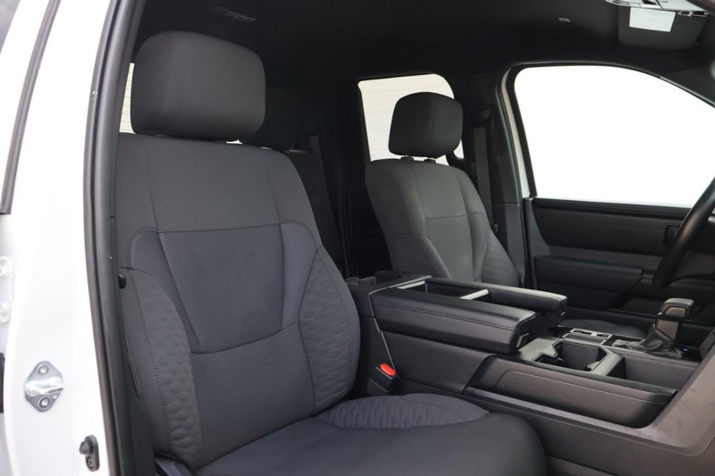 Toyota Tundra Vehicle Full-screen Gallery Image 23