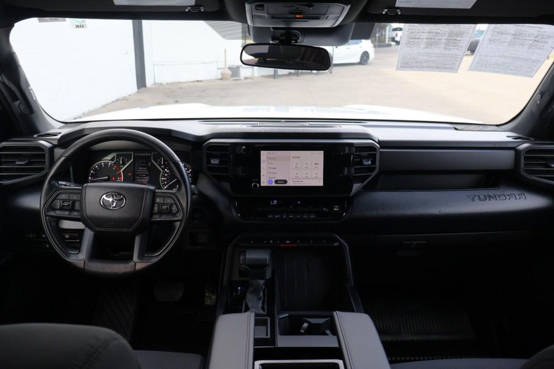 Toyota Tundra Vehicle Full-screen Gallery Image 25