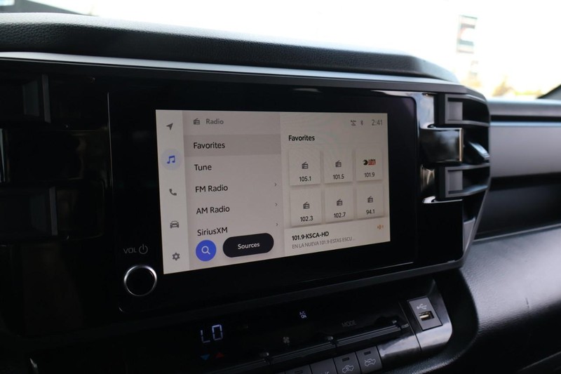 Toyota Tundra Vehicle Full-screen Gallery Image 31