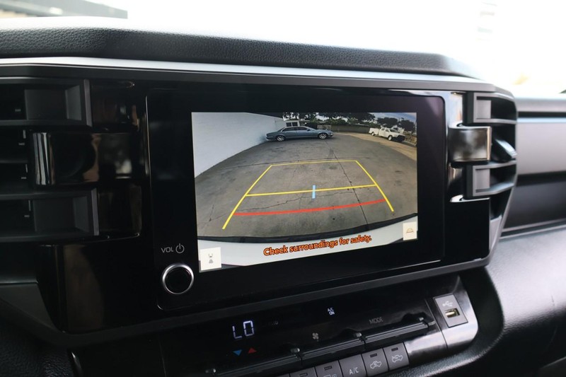 Toyota Tundra Vehicle Full-screen Gallery Image 32