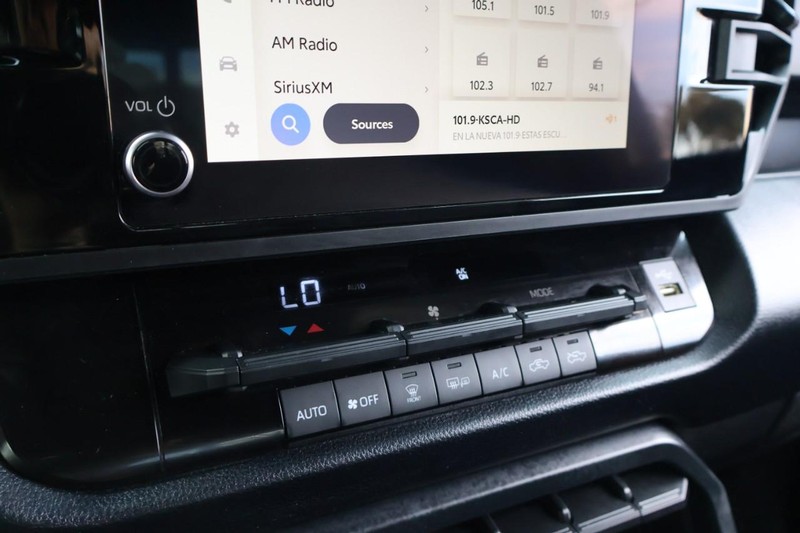 Toyota Tundra Vehicle Full-screen Gallery Image 33