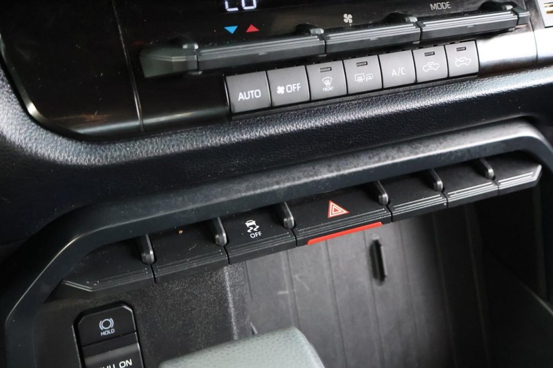 Toyota Tundra Vehicle Full-screen Gallery Image 34