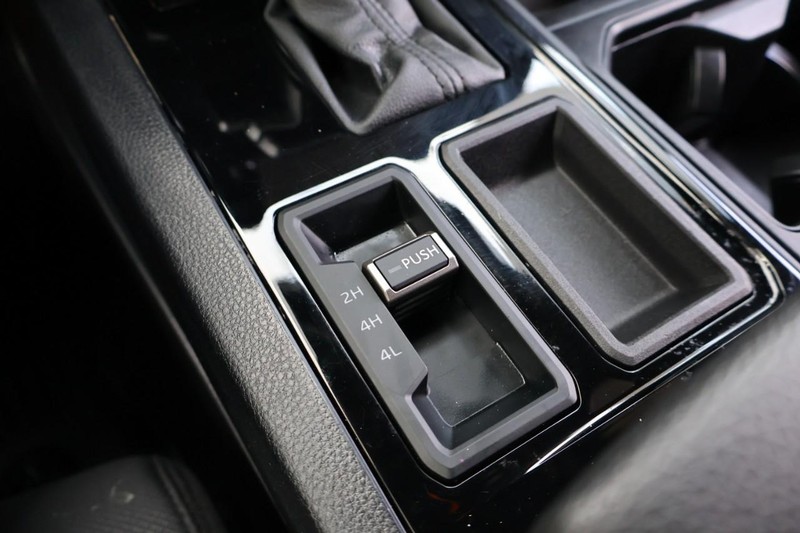 Toyota Tundra Vehicle Full-screen Gallery Image 36