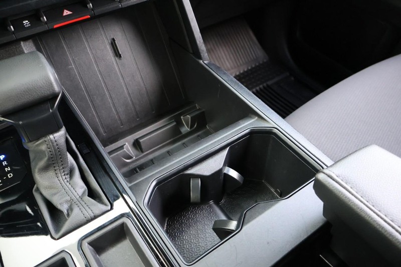 Toyota Tundra Vehicle Full-screen Gallery Image 37