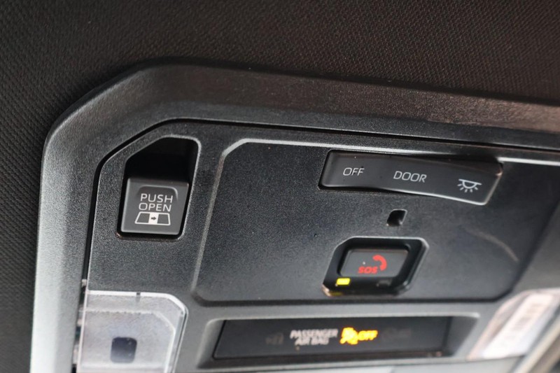 Toyota Tundra Vehicle Full-screen Gallery Image 38