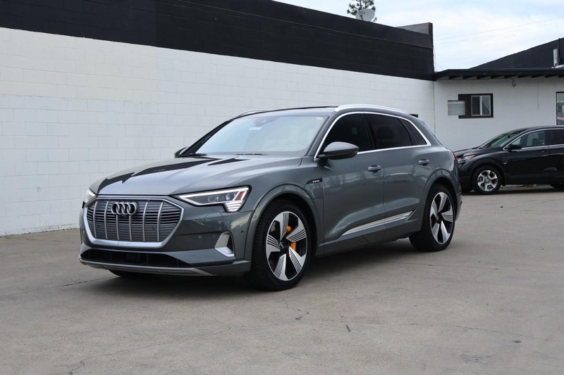 Audi e-tron Vehicle Full-screen Gallery Image 13